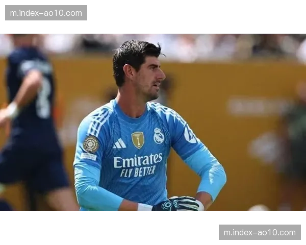 库尔图瓦出球压力增大 皇马后场组织遭遇高位逼抢